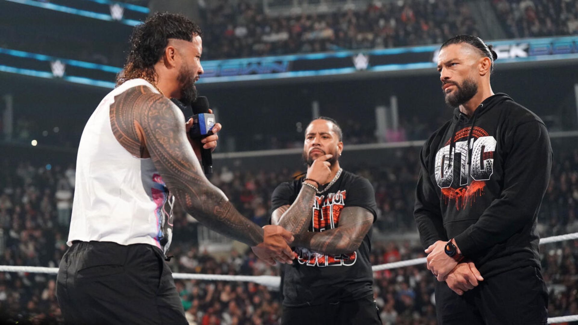 Roman Reigns and The Usos on SmackDown [Image via wwe.com]