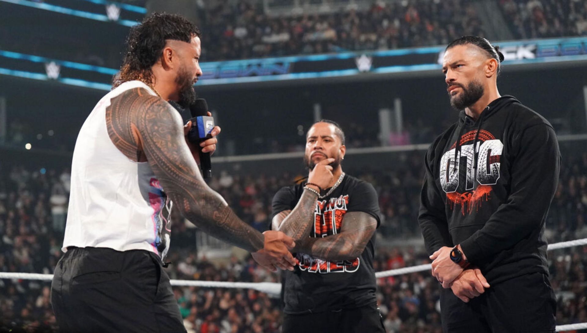 WWE SmackDown में असली ब्लडलाइन का रीयूनियन फैंस को आया पसंद (Photo: WWE.com)