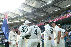 "I think you have got to favor Australia 3-2 at least" - Brad Hogg backs the hosts to win the Border-Gavaskar Trophy after a decade