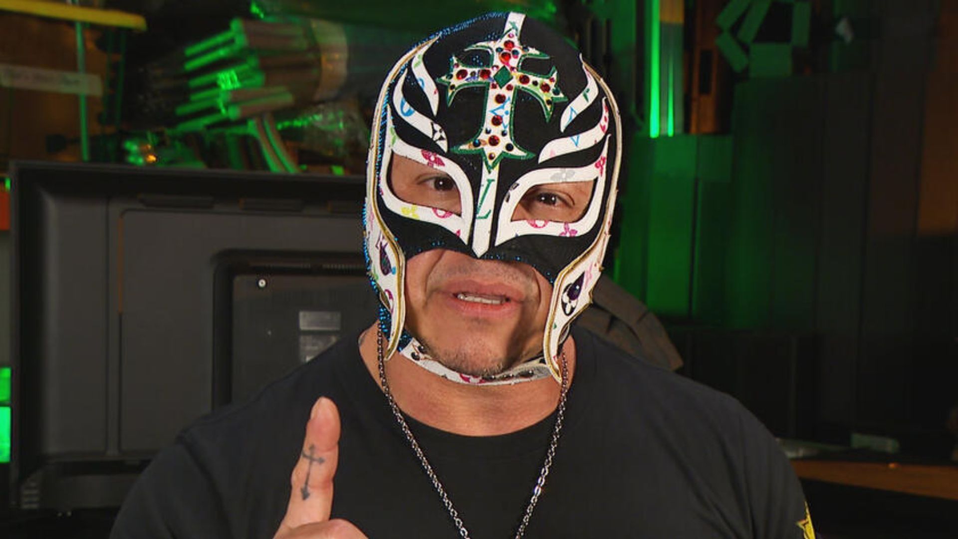 Rey Mysterio was left in distress (Credit: WWE.com)