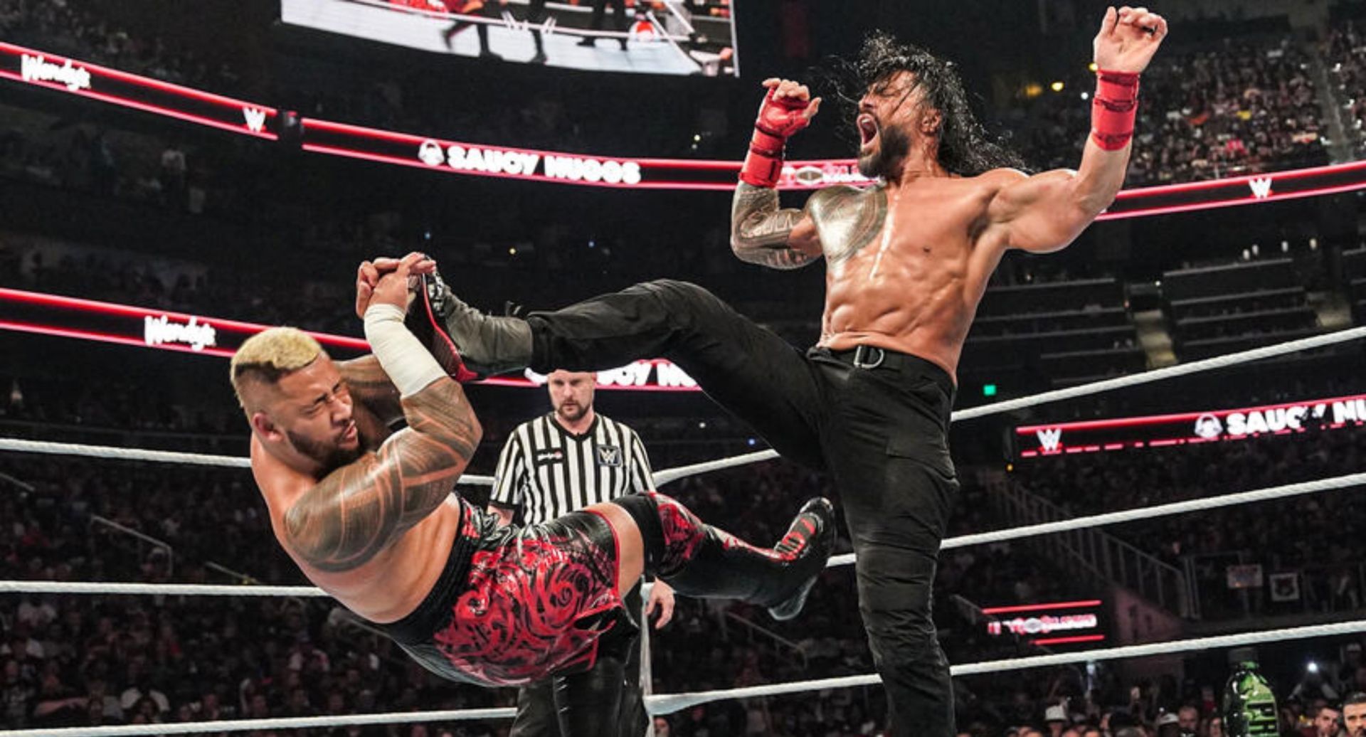 WWE स्टार डॉमिनिक मिस्टीरियो ने रोमन रेंस पर निशाना साधा (Photo: WWE.com)