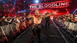 3 दिग्गज जिन्हें WWE रिंग में नए ट्राइबल चीफ Solo Sikoa पिन करके अपना परचम लहरा चुके हैं