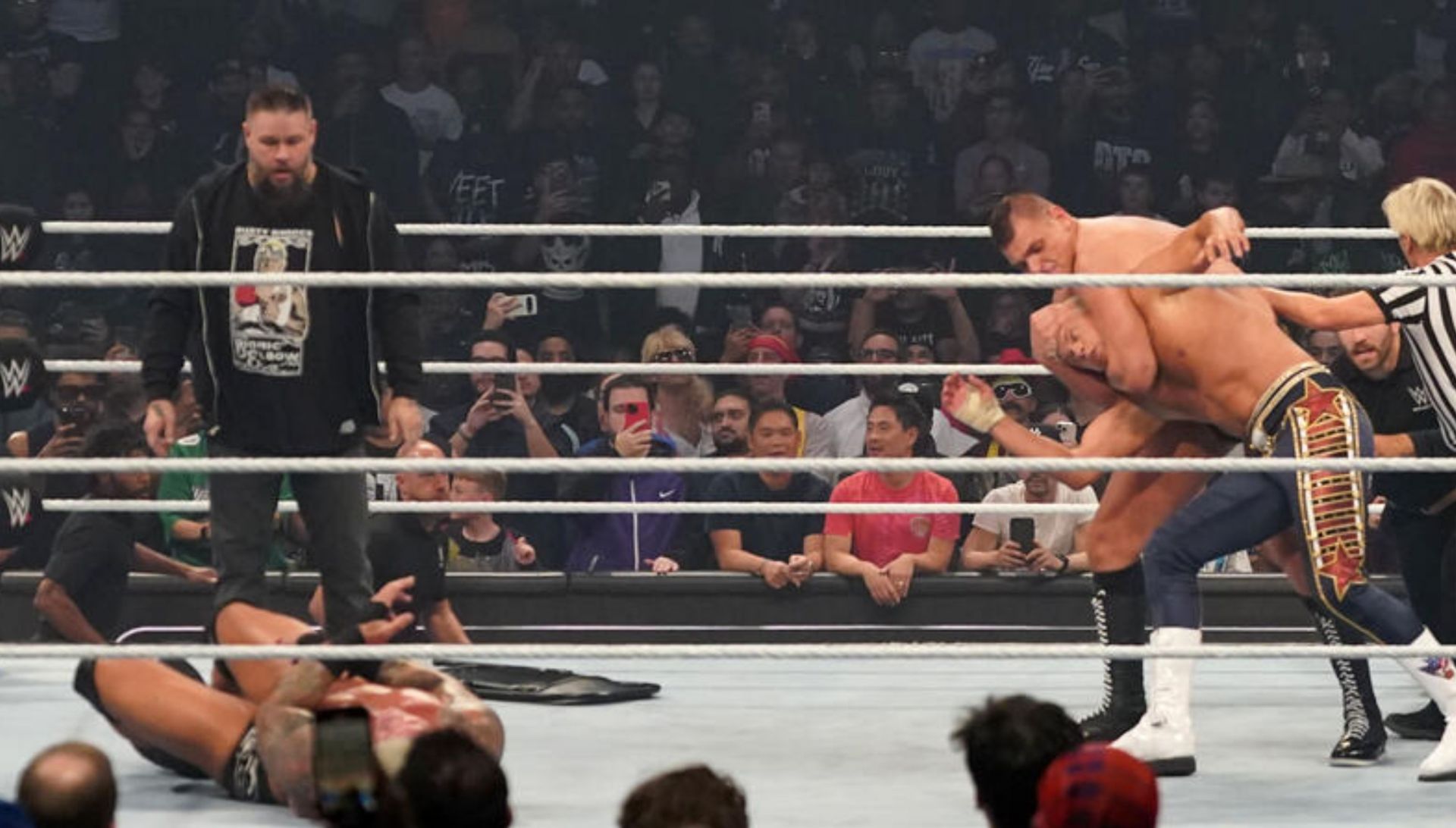 WWE SmackDown के मेन इवेंट में काफी कुछ हुआ (Photo: WWE.com)