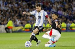 WATCH: Lionel Messi reacts furiously as Peru star appears to elbow him in Argentina's World Cup qualifier win