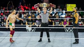 WWE रिंग में 16 साल बाद दिग्गज ने लड़ा पहला मैच, चैंपियन ने ध्वस्त करते हुए दी करारी हार