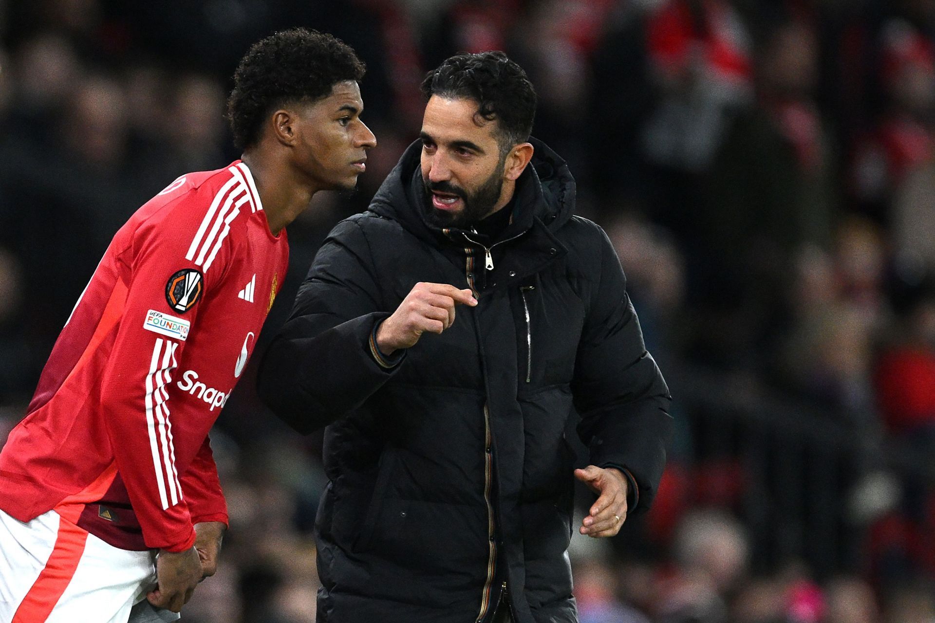 Ruben Amorim prepares to bring Rashford on (Image - Getty)