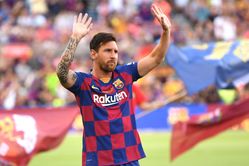 "I’m honoured to have shared a pitch with him" - When Manchester United legend hailed Lionel Messi as best striker he ever played against