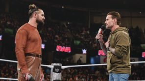 2 सुपरस्टार्स जिनके साथ WWE रिंग में CM Punk का अगला सिंगल्स मुकाबला होना चाहिए और 2 जिनसे नहीं होना चाहिए