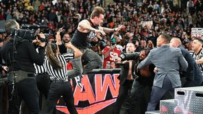 3 बड़ी चीजें जिनसे WWE Raw Netflix डेब्यू एपिसोड में CM Punk vs Seth Rollins मैच को यादगार बनाया जा सकता है