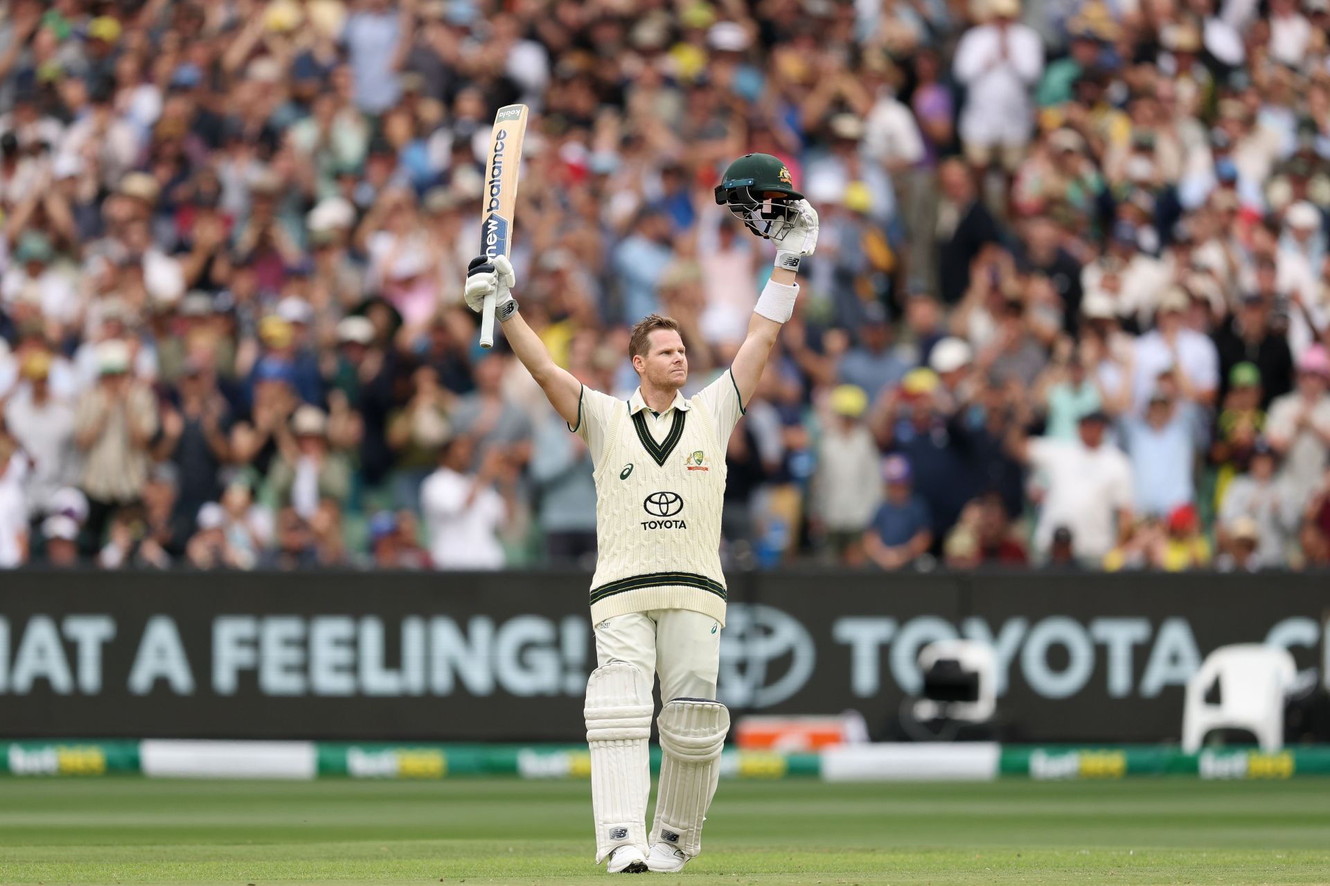 Steve Smith celebrates his hundred at MCG. (Credits: Getty)