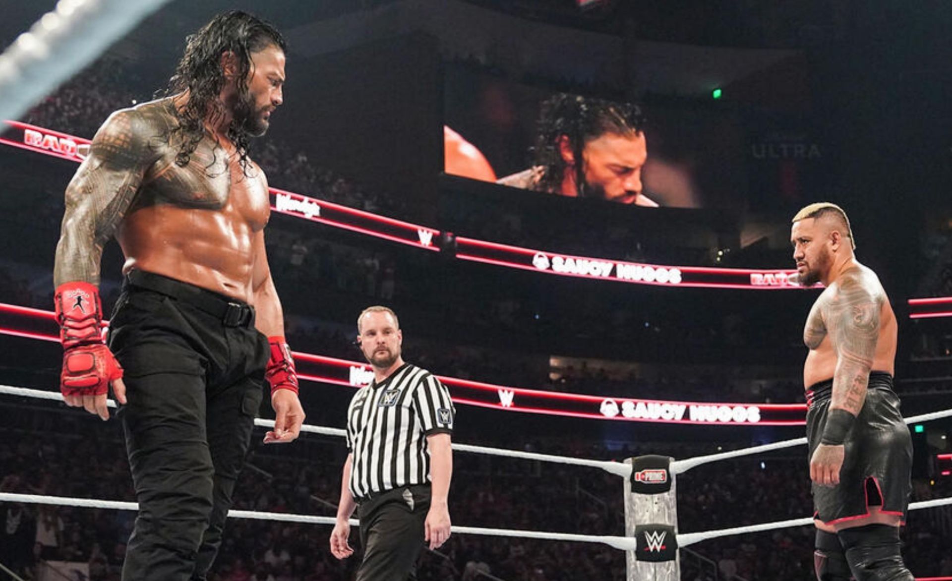 WWE फैंस रोमन रेंस और सोलो सिकोआ का मैच देखना चाहेंगे (Photo: WWE.com)