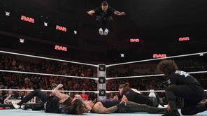 WWE दिग्गज ने मौजूदा चैंपियन के काम की उड़ाई 'धज्जियां', वर्ल्ड हैवीवेट टाइटल मैच को लेकर की भविष्यवाणी