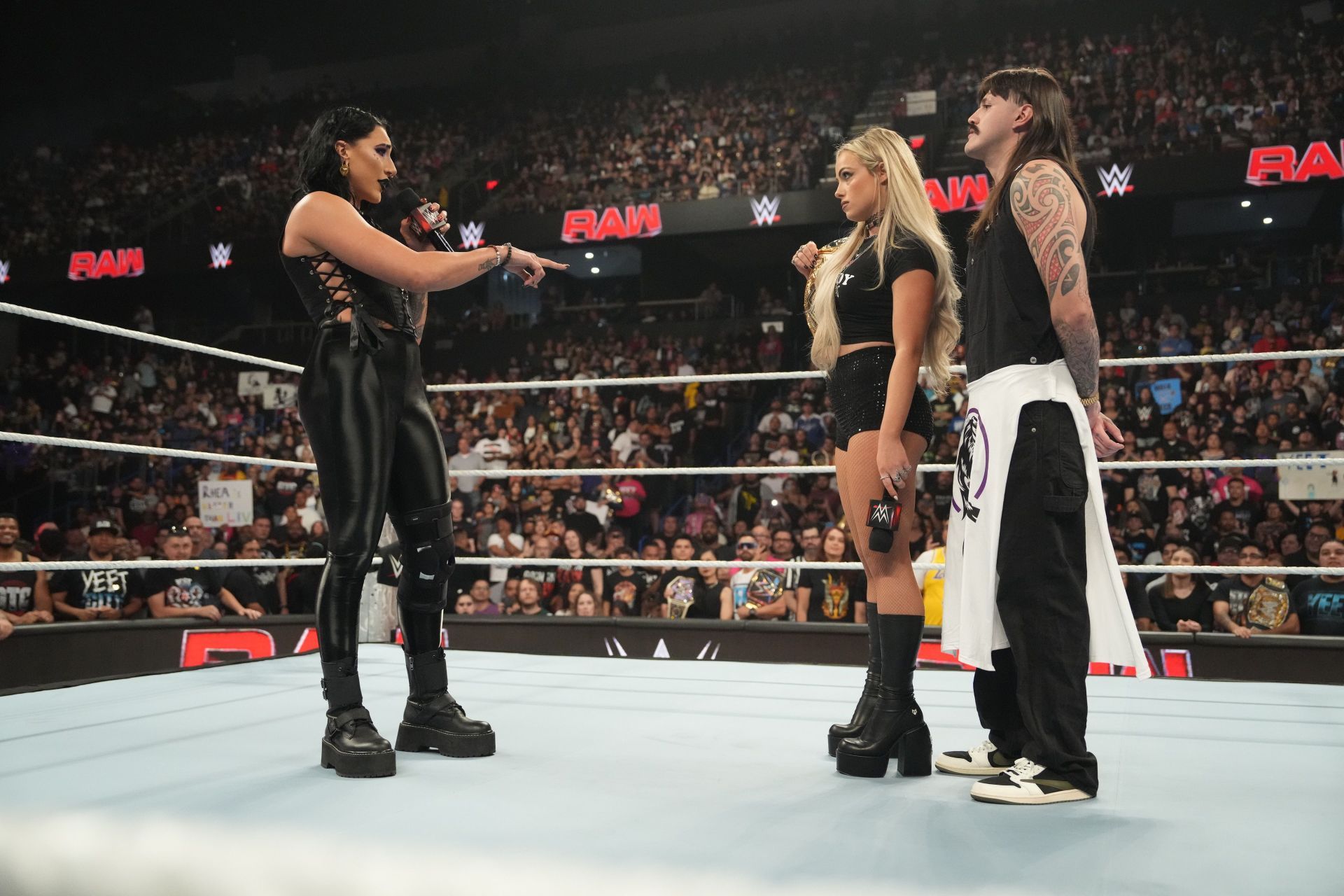 Monday Night RAW - Source: Getty