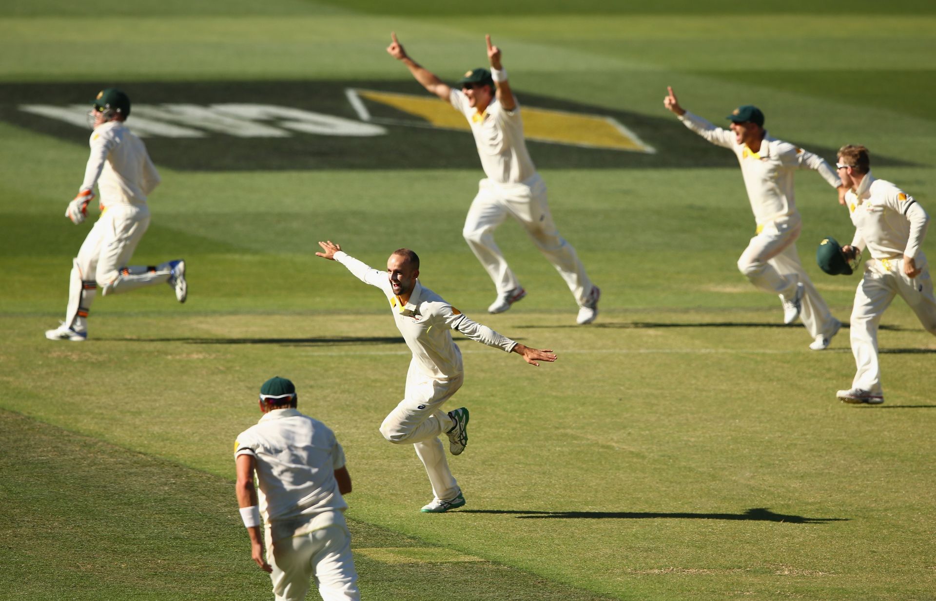 Australia celebrate after winning the 2014 Adelaide Test (Image Credits: Getty Images)