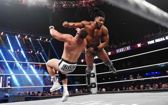 WWE में बाल-बाल बचा चैंपियन, गले में फंसी रस्सी; हो सकता था बड़ा हादसा (देखें वीडियो)