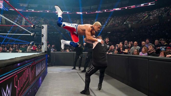 Cody Rhodes पर टाइटल 'चोरी' करने वाले WWE स्टार ने बोला धावा, फैन की प्रतिक्रिया पर साधा निशाना