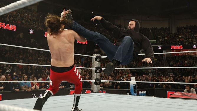 3 कारण क्यों Drew McIntyre ने WWE Raw में धमाकेदार वापसी करते हुए धमाल मचाया