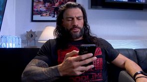 WWE स्टार की Roman Reigns से ऑटोग्राफ मांगने की 11 साल पुरानी तस्वीर वायरल, तोड़ी चुप्पी