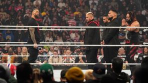 3 कारण क्यों WWE Survivor Series में बड़ी जीत के बाद Roman Reigns इस हफ्ते SmackDown में नहीं आए