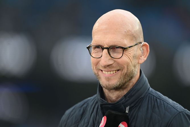 "Could see him playing for a few years in the United States"- Jaap Stam backs Liverpool star to join Lionel Messi in MLS or consider Real Madrid move