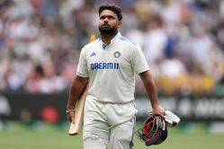 [Watch] Rishabh Pant perishes attempting a scoop on Day 3 of BGT 2024-25 4th Test