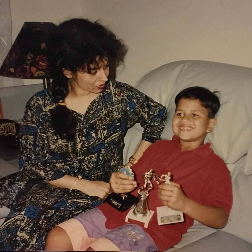 Young Usman Khawaja with his mother Fozia Tariq. Source: Usman Khawaja / Facebook 