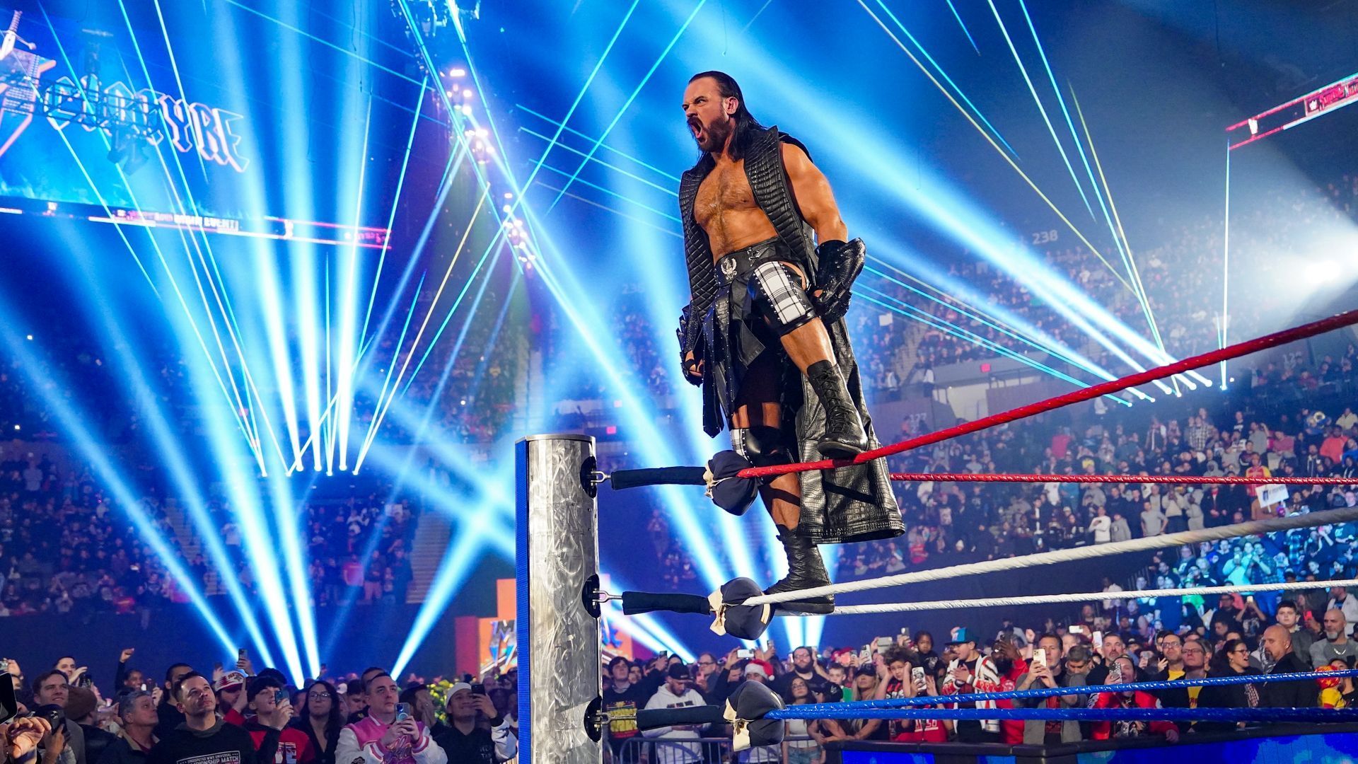 Drew McIntyre stands tall at WWE SNME