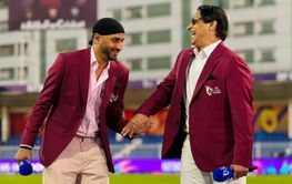 Shoaib Akhtar, Harbhajan Singh meet Bollywood star on the sidelines of ILT20 2025 [Watch]