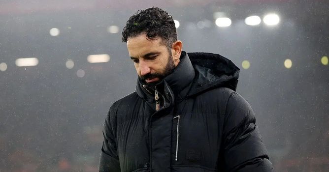 Manchester United suffer blow as top defensive target is set to sign new deal at current club: Reports