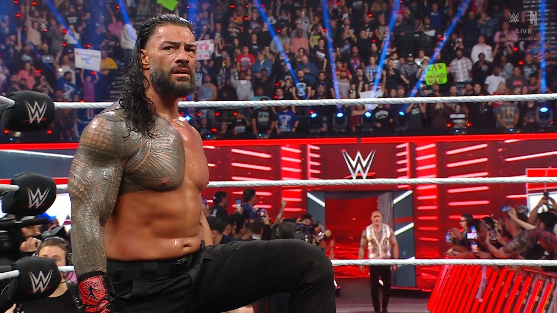 Roman Reigns match included a botch (image via WWE)