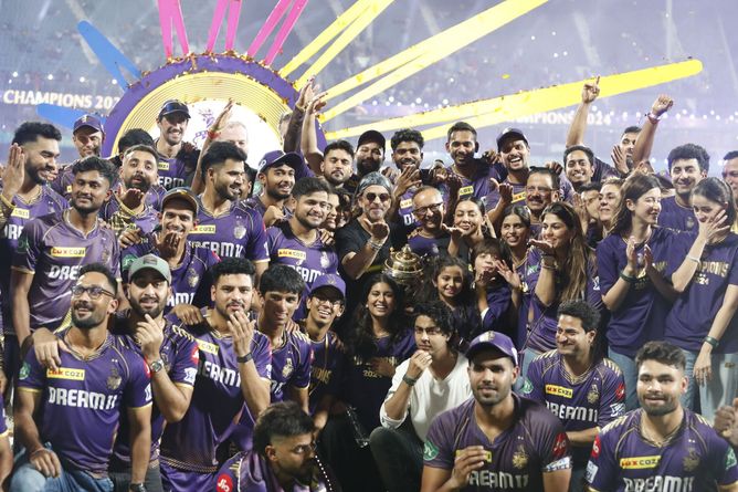KKR all-rounder leaves fans in splits with hilarious lift video [Watch]