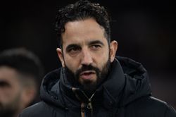"Watching him play football is a form of torture", "It's like playing with 10 players" - Fans slam Manchester United star despite 1-0 win over Fulham