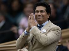 When umpire gave Sachin Tendulkar out and shockingly called him back without DRS in 2006 tri-series [Watch]