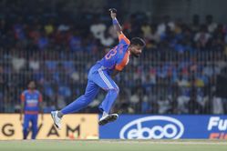 Jamie Overton dismisses Hardik Pandya with his first ball to leave hosts in big trouble in IND vs ENG 2025 2nd T20I