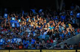 Bowler's dad takes crowd catch after son gets hit for a six in debut BBL game [Watch]