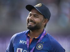 “He is probably the better wicketkeeper” - Batting legend explains why Rishabh Pant edged out Sanju Samson in Team India's 2025 Champions Trophy squad
