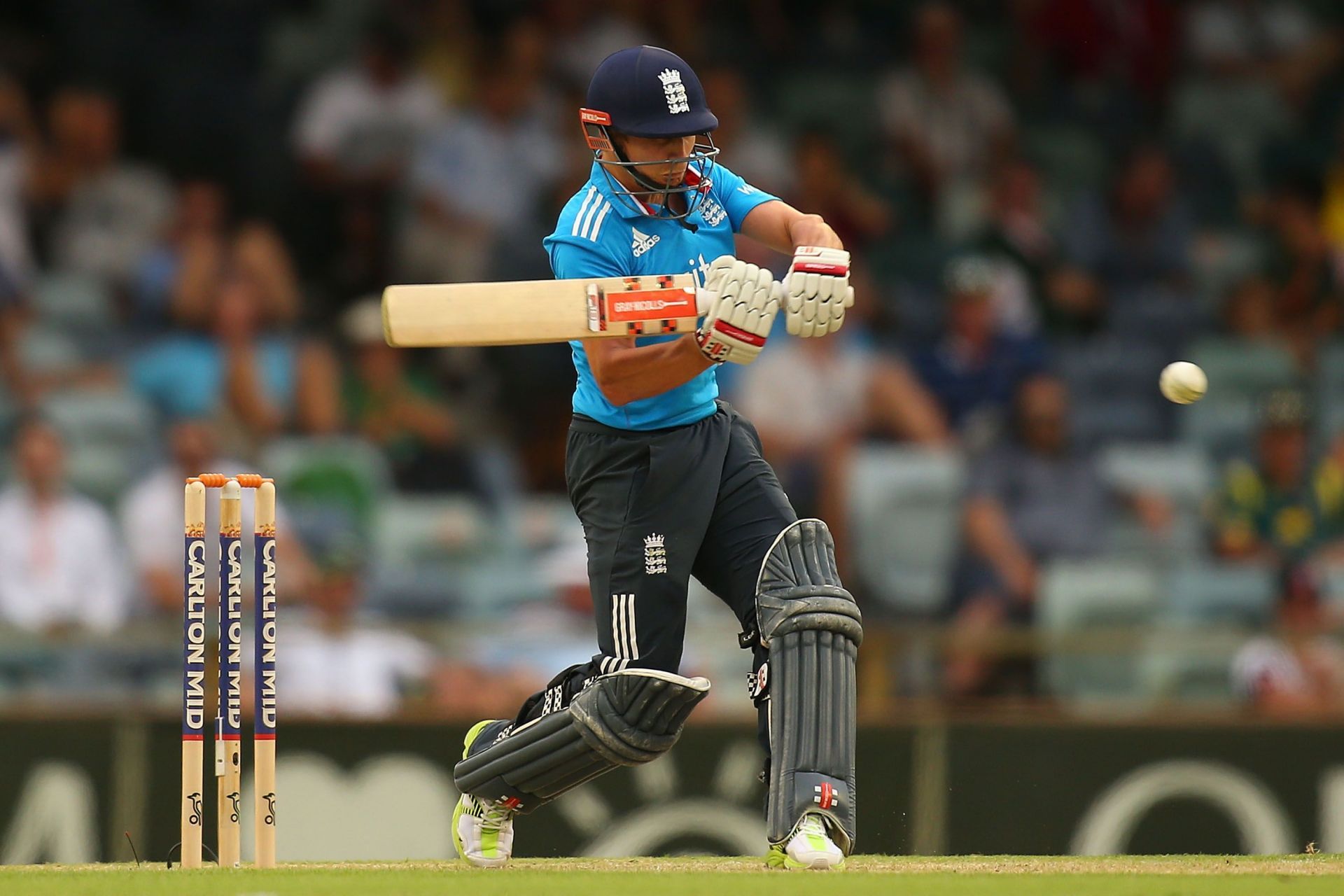 England v India: Carlton Mid ODI Tri Series - Game 6