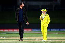 Mitchell Starc commentates as wife Alyssa Healy gets dismissed in AUS vs ENG 2025 2nd ODI [Watch]