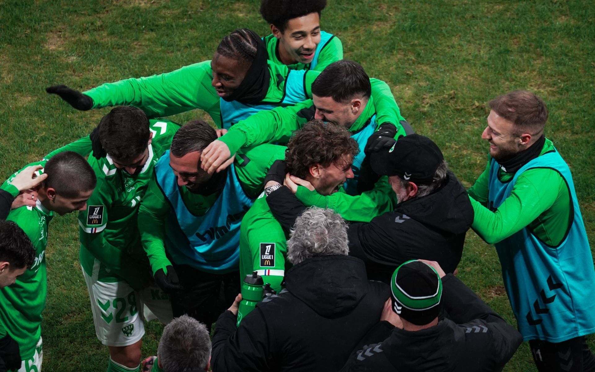 Can Saint-Etienne claim a key victory over Nantes this weekend? [Image: ASSEofficiel on X]