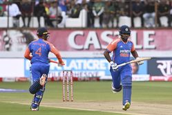 England dismiss Indian openers Abhishek Sharma and Sanju Samson in consecutive overs during IND vs ENG 2025 2nd T20I [Watch]