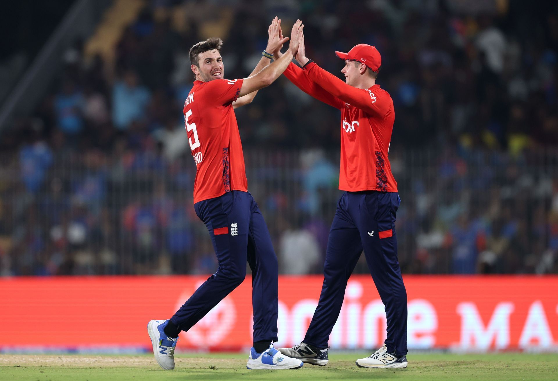 Jamie Overton (L) celebrates a wicket with Jamie Smith. (Credits: Getty)