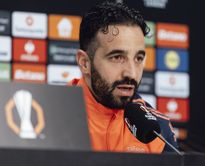 "Why is he starting?", "He should leave football" - Fans unhappy with Manchester United star's inclusion in XI for UEL clash