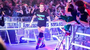 2 कारण क्यों WWE में CM Punk को Royal Rumble मैच जीतना चाहिए और दो क्यों नहीं जीतना चाहिए