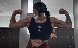 "गर्लफ्रेंड मेरी पिटाई कर देंगी"- विमेंस चैंपियन ने डाली खास फोटो, WWE फैन ने किया फनी कमेंट