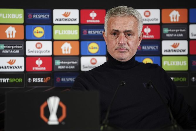 Jose Mourinho wants Fenerbahce to sign Barcelona star - Reports