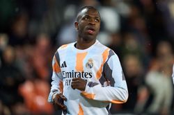 "Convinced that it wasn't a red" - Carlo Ancelotti insists Vinicius Jr shouldn't have been sent off in Real Madrid vs Valencia clash