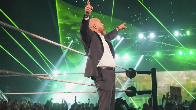 WWE SmackDown में होगा बड़ा बदलाव, Triple H ने किया ऐलान; कौन लेगा दिग्गज की जगह?
