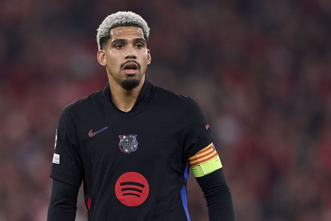 Ronald Araujo has low release clause to leave Barcelona in the summer - Reports