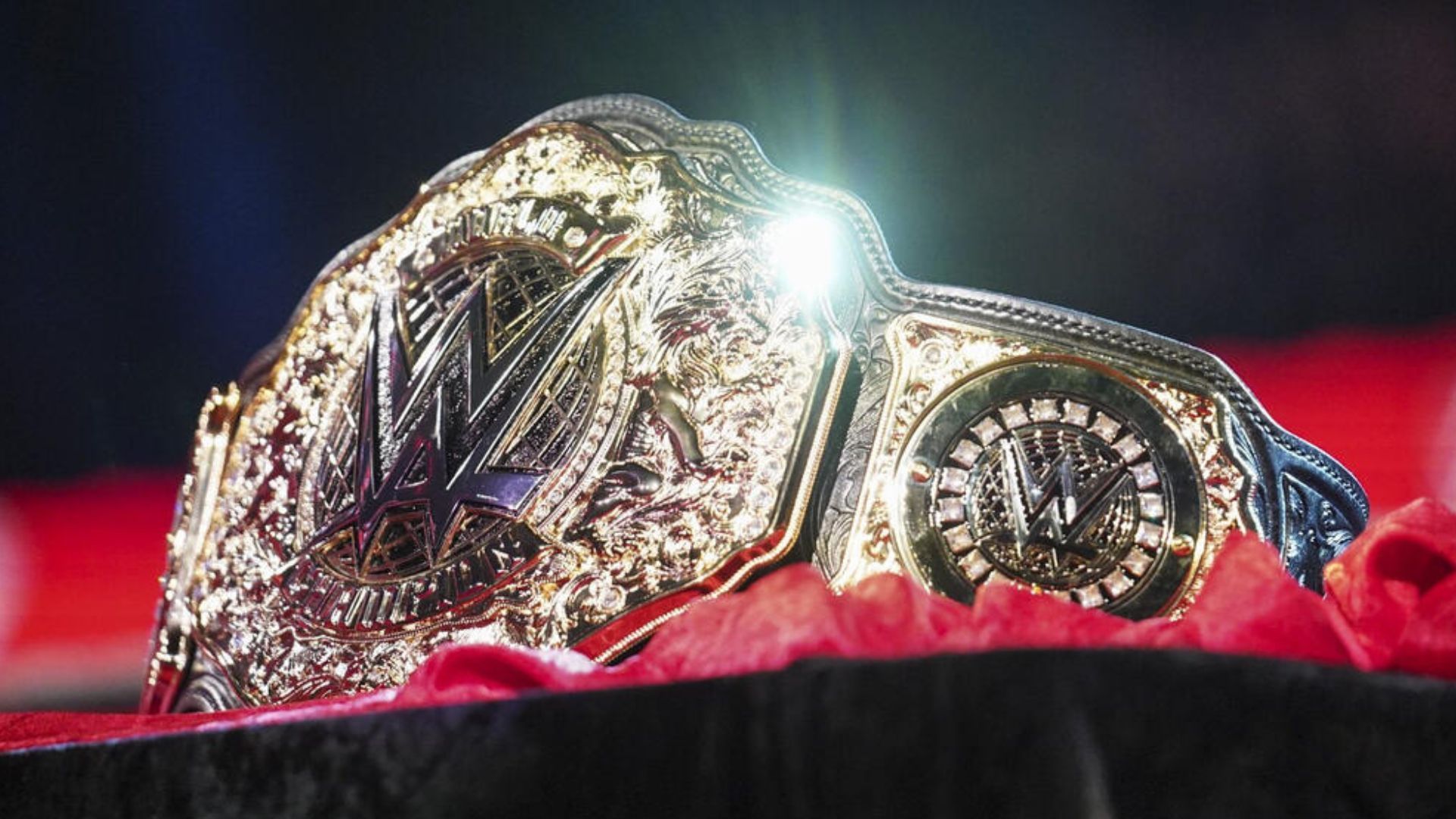 4-time World Champion details new WWE deal! [Image credit: WWE.com]