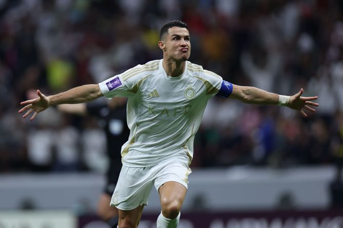 Cristiano Ronaldo upgrades private jet as he buys $75 million-worth aircraft that can reach top speed of 610mph; details and video surface - Reports